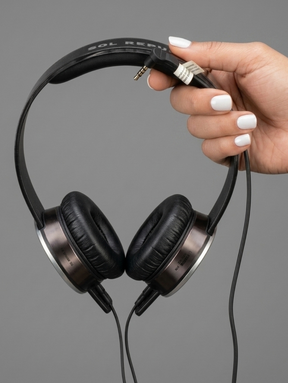 Sol Republic Tracks HD On-Ear Headphones With Case Black with Rose Gold Accents - Picture 2 of 10